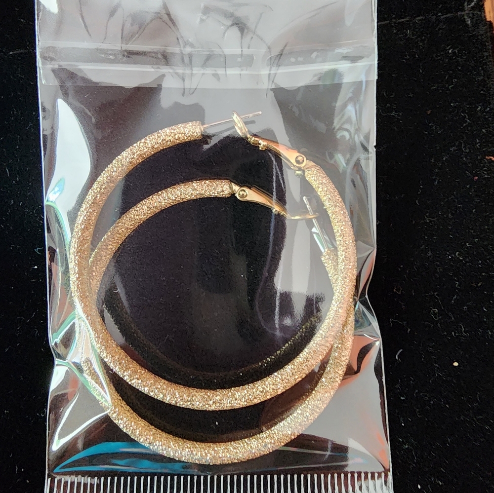 Nice earrings - Picture 4 of 4